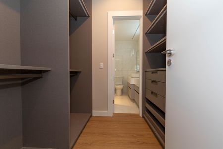 Apartamento para alugar com 242m², 4 quartos e 5 vagas Apartamento para alugar com 242m², 4 quartos e 5 vagasQUARTO4