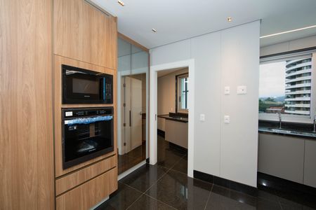 Apartamento para alugar com 242m², 4 quartos e 5 vagas Apartamento para alugar com 242m², 4 quartos e 5 vagasCOZINHA