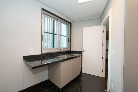 Apartamento para alugar com 242m², 4 quartos e 5 vagas Apartamento para alugar com 242m², 4 quartos e 5 vagasAREA DE SERVICO
