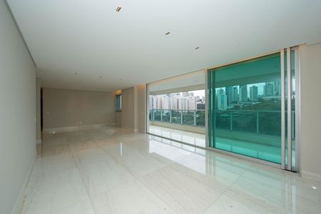 Apartamento para alugar com 242m², 4 quartos e 5 vagas Apartamento para alugar com 242m², 4 quartos e 5 vagasSALA