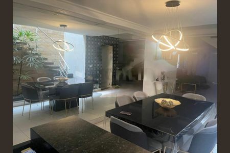 Casa à venda com 3 quartos, 150m² em Jardim Floresta, São Paulo