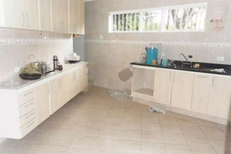 Casa à venda com 4 quartos, 255m² em Campo Grande, São Paulo