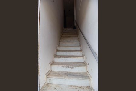 Apartamento à venda com 92m², 2 quartos e 2 vagas Apartamento à venda com 92m², 2 quartos e 2 vagasEscada