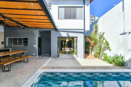 Casa à venda com 240m², 4 quartos e 3 vagas