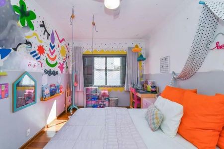Casa à venda com 240m², 4 quartos e 3 vagas