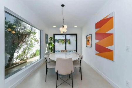 Casa à venda com 4 quartos, 240m² em Santo Amaro, São Paulo