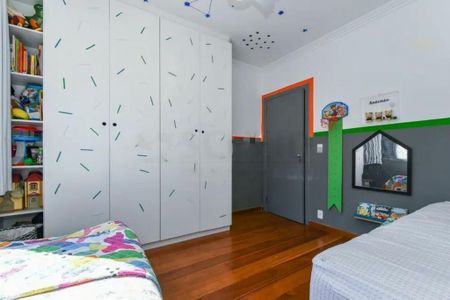 Casa à venda com 240m², 4 quartos e 3 vagas