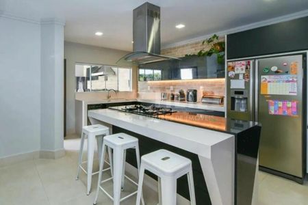 Casa à venda com 4 quartos, 240m² em Santo Amaro, São Paulo