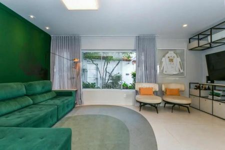 Casa à venda com 4 quartos, 240m² em Santo Amaro, São Paulo