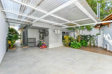 Casa à venda com 240m², 4 quartos e 3 vagas