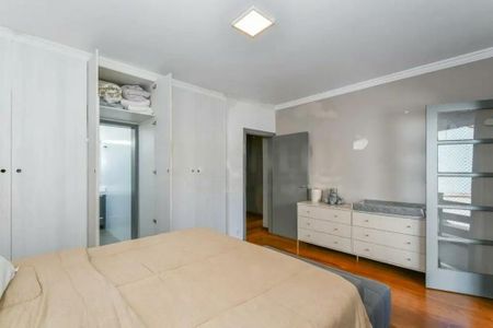 Casa à venda com 240m², 4 quartos e 3 vagas