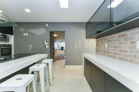 Casa à venda com 240m², 4 quartos e 3 vagas