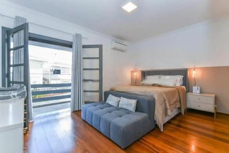 Casa à venda com 240m², 4 quartos e 3 vagas