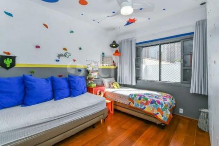Casa à venda com 240m², 4 quartos e 3 vagas