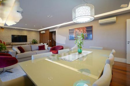 Apartamento à venda com 266m², 4 quartos e 4 vagas