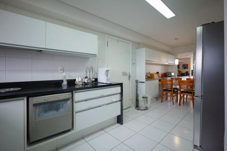 Apartamento à venda com 266m², 4 quartos e 4 vagas
