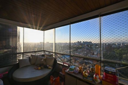 Apartamento à venda com 135m², 3 quartos e 3 vagasVaranda
