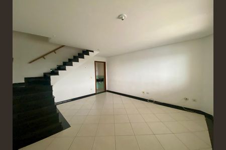 Casa de Condomínio para alugar com 3 quartos, 120m² em Vila Maricy, Guarulhos