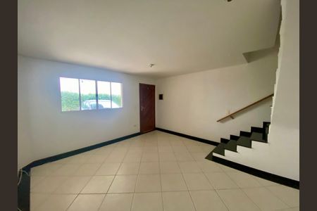 Casa de Condomínio para alugar com 3 quartos, 120m² em Vila Maricy, Guarulhos