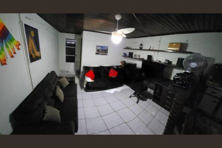 Casa à venda com 4 quartos, 178m² em Parque Maria Domitila, São Paulo
