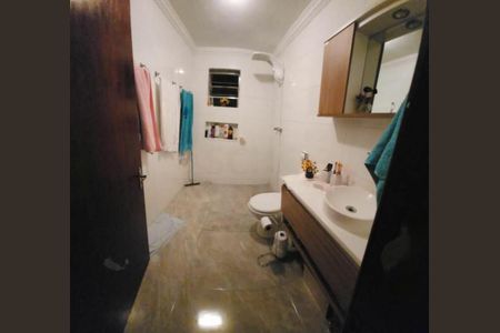 Casa à venda com 4 quartos, 178m² em Parque Maria Domitila, São Paulo
