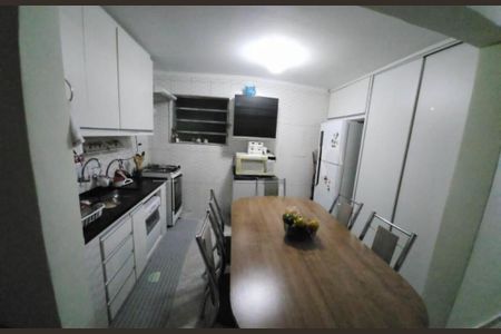 Casa à venda com 4 quartos, 178m² em Parque Maria Domitila, São Paulo