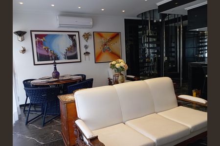 Apartamento à venda com 170m², 2 quartos e 1 vaga Apartamento à venda com 170m², 2 quartos e 1 vagaSala