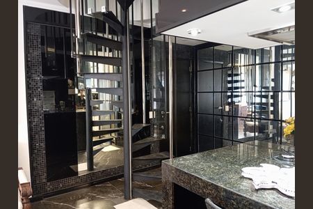 Apartamento à venda com 170m², 2 quartos e 1 vaga Apartamento à venda com 170m², 2 quartos e 1 vagaEscada