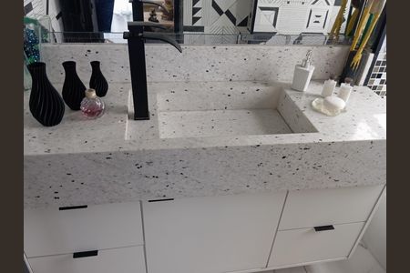 Apartamento à venda com 170m², 2 quartos e 1 vaga Apartamento à venda com 170m², 2 quartos e 1 vagaBanheiro