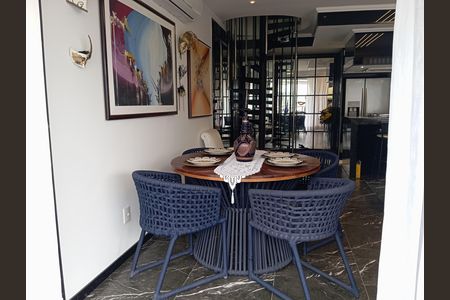 Apartamento à venda com 170m², 2 quartos e 1 vaga Apartamento à venda com 170m², 2 quartos e 1 vagaSala