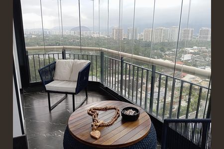 Apartamento à venda com 170m², 2 quartos e 1 vaga Apartamento à venda com 170m², 2 quartos e 1 vagaVaranda