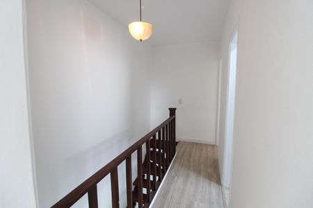 Casa à venda com 100m², 3 quartos e 2 vagas Casa à venda com 100m², 3 quartos e 2 vagasCorredor