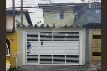 Casa à venda com 100m², 3 quartos e 2 vagas Casa à venda com 100m², 3 quartos e 2 vagasFachada