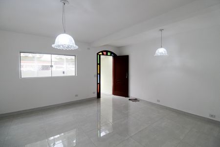 Casa à venda com 100m², 3 quartos e 2 vagas Casa à venda com 100m², 3 quartos e 2 vagasSala