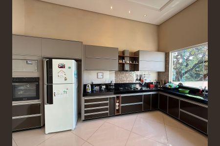 Casa à venda com 485m², 4 quartos e 4 vagas Casa à venda com 485m², 4 quartos e 4 vagasCozinha