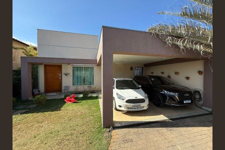 Casa à venda com 485m², 4 quartos e 4 vagas Casa à venda com 485m², 4 quartos e 4 vagasGaragem