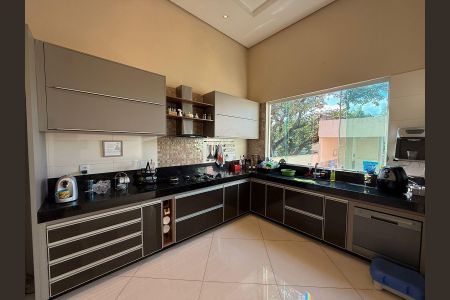 Casa à venda com 485m², 4 quartos e 4 vagas Casa à venda com 485m², 4 quartos e 4 vagasCozinha