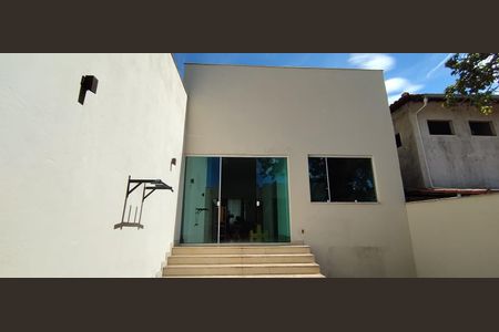 Casa à venda com 485m², 4 quartos e 4 vagas Casa à venda com 485m², 4 quartos e 4 vagasÁrea Externa