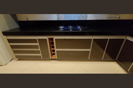 Casa à venda com 485m², 4 quartos e 4 vagas Casa à venda com 485m², 4 quartos e 4 vagasCozinha