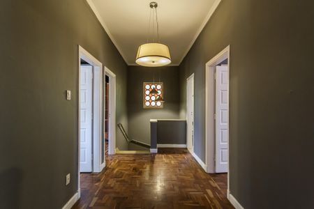Casa para alugar com 200m², 4 quartos e 3 vagas Casa para alugar com 200m², 4 quartos e 3 vagasCorredor