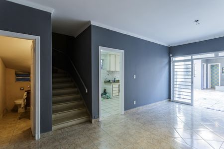 Casa para alugar com 200m², 4 quartos e 3 vagas Casa para alugar com 200m², 4 quartos e 3 vagasSala