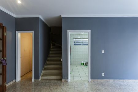 Casa para alugar com 200m², 4 quartos e 3 vagas Casa para alugar com 200m², 4 quartos e 3 vagasSala