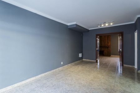 Casa para alugar com 200m², 4 quartos e 3 vagas Casa para alugar com 200m², 4 quartos e 3 vagasSala