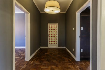 Casa para alugar com 200m², 4 quartos e 3 vagas Casa para alugar com 200m², 4 quartos e 3 vagasCorredor