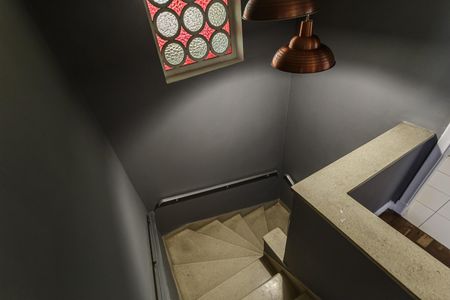 Casa para alugar com 200m², 4 quartos e 3 vagas Casa para alugar com 200m², 4 quartos e 3 vagasEscada