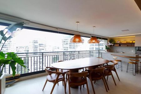 Apartamento à venda com 223m², 4 quartos e 4 vagas