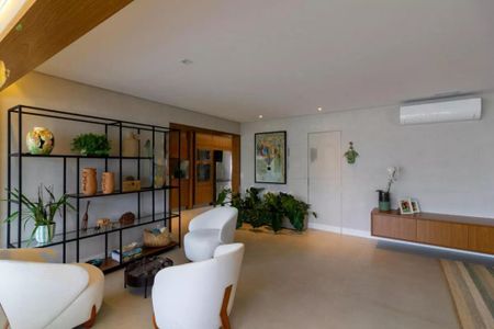 Apartamento à venda com 223m², 4 quartos e 4 vagas