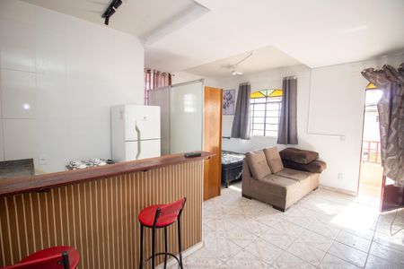 Sala de kitnet/studio para alugar com 1 quarto, 40m² em Jardim Balneario, Contagem