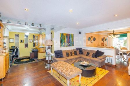 Casa à venda com 4 quartos, 198m² em Alto de Pinheiros, São Paulo