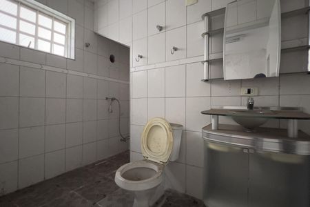 Casa à venda com 163m², 5 quartos e 2 vagas Casa à venda com 163m², 5 quartos e 2 vagasBanheiro da Suíte
